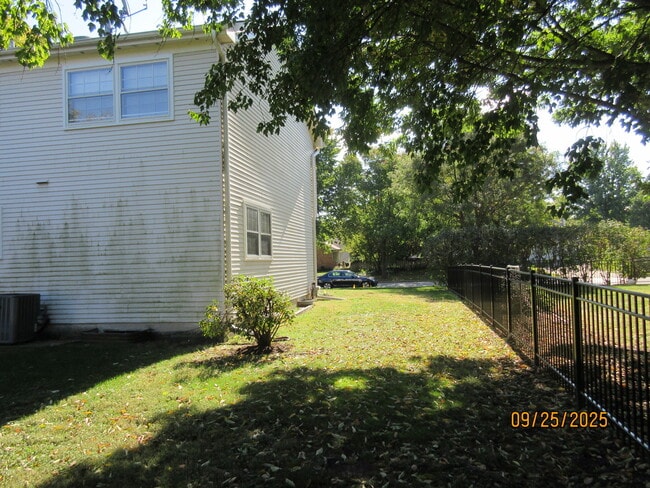 Building Photo - 1055 E Gartner Rd