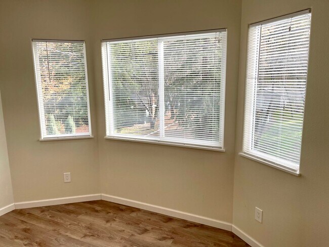 Building Photo - Three bedroom home with upgrades in Forestville!
