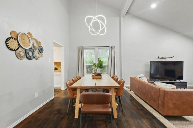 Building Photo - 5830 Jester Dr