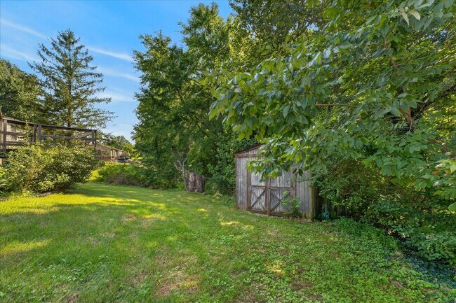 Building Photo - 727 Acorn Dr