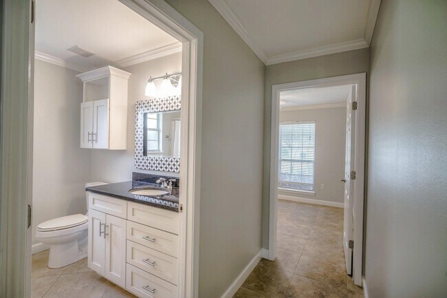 Building Photo - 349 Louise Cir