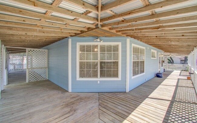 Building Photo - 15510 Cypress Garden Dr