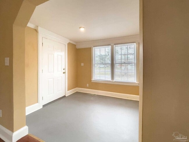 Building Photo - 2615 W Jackson St