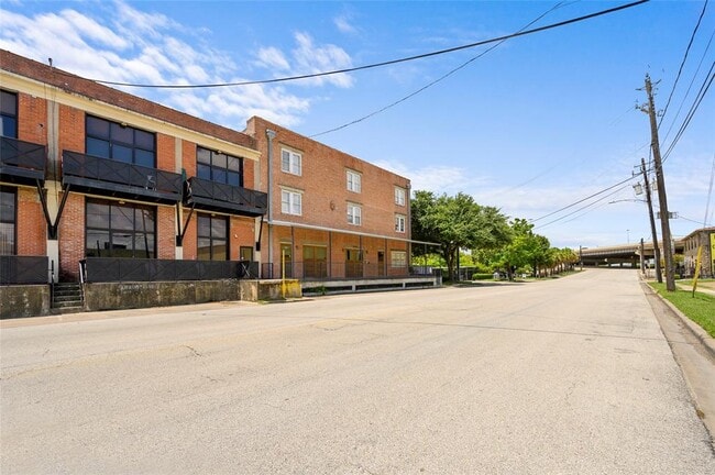 Building Photo - 1011 Wood St