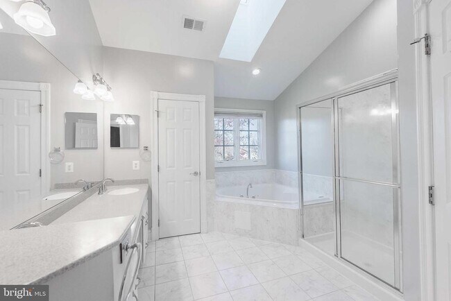 Building Photo - 2303 Sawtooth Oak Ct