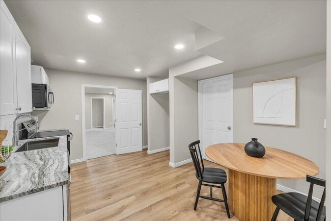 Building Photo - Charming downstairs apartment in Cedar City, Utah: 2-Bedroom 1 Bathroom in Canyon Gate Subdivisio...