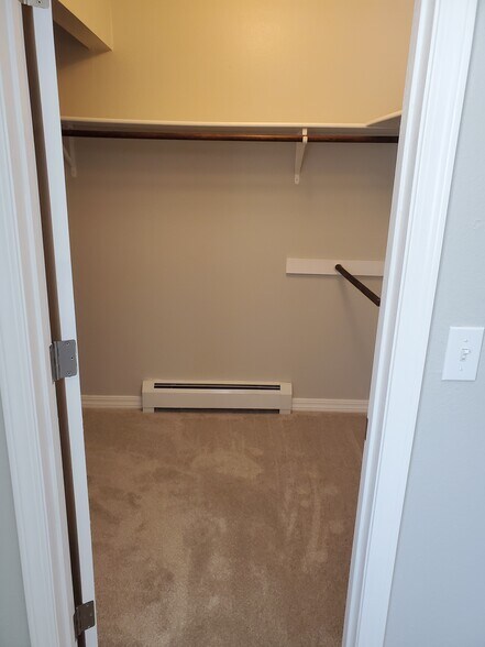 Building Photo - 625 E 22nd Ave