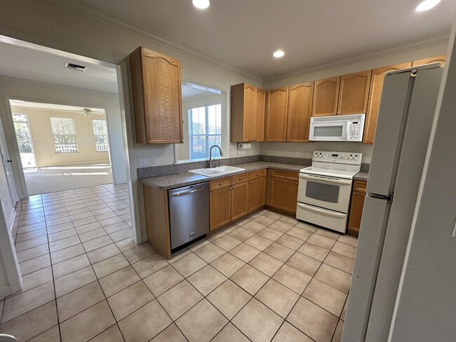 Building Photo - 3659 Longfellow Rd