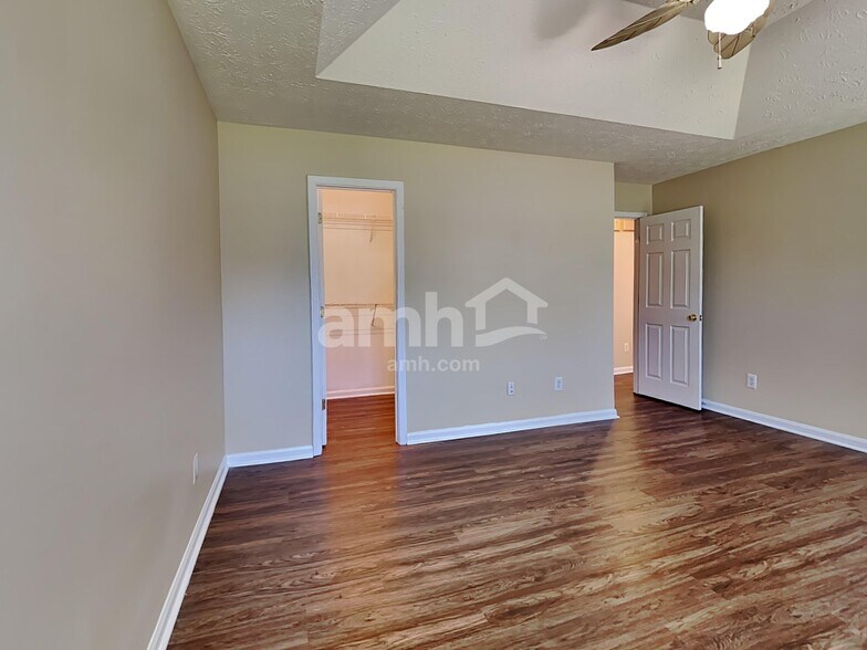 Building Photo - 4855 Lake Park Ter