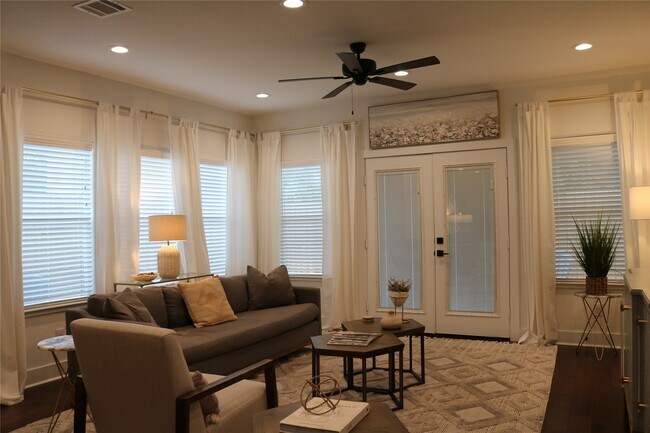 Building Photo - 4714 Fisk St