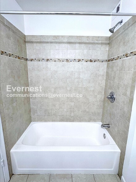 Building Photo - 1011 Fallcrest Ct