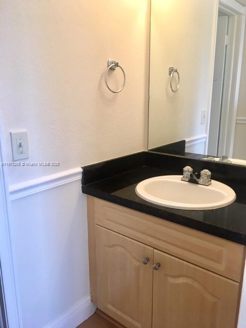 Building Photo - 9925 Nob Hill Pl