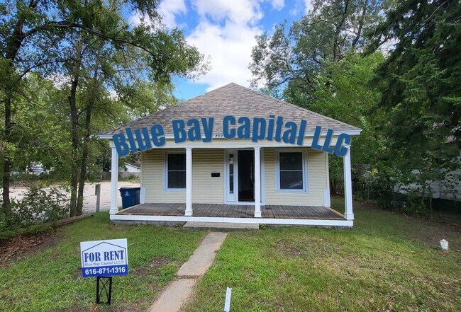 Primary Photo - 2 bedroom, 1 bath house