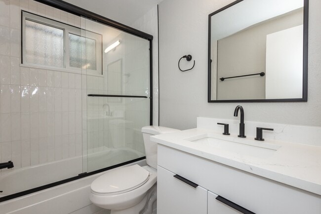 Interior Photo - 1341 Cook