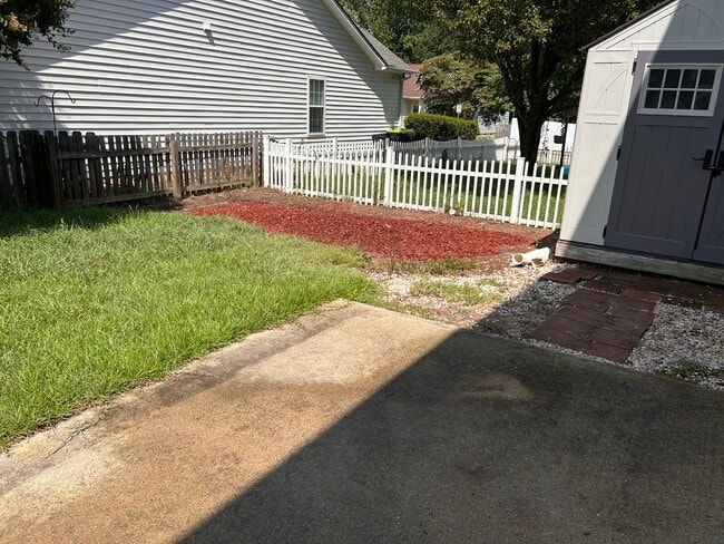 Building Photo - 5 Sparta Ln