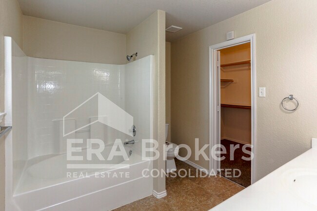Building Photo - 3509 Lorena Dr