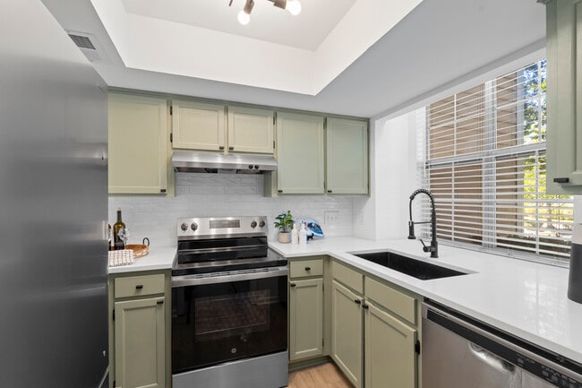 Building Photo - 9231 Kings Canyon Dr