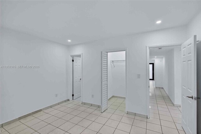 Building Photo - 524 NE 160th Terrace