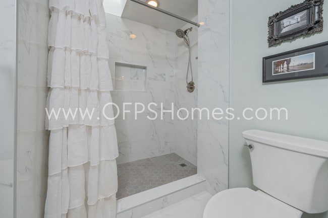 Building Photo - Bayou-Front Home w/ Dock