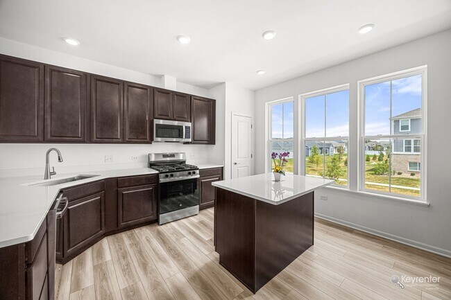 Building Photo - 14932 S McCarthy Cir
