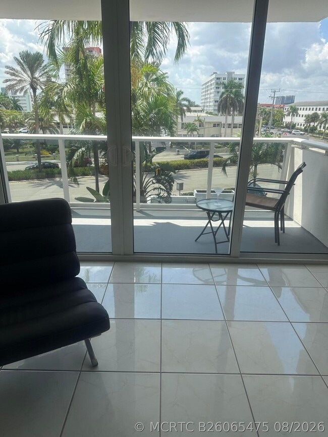 Building Photo - 3140 S Ocean Dr