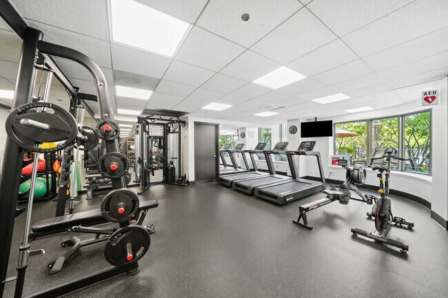 Building Photo - 400 N La Salle Dr