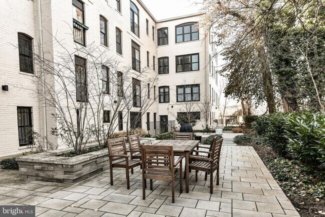 Building Photo - 2630 Adams Mill Rd NW