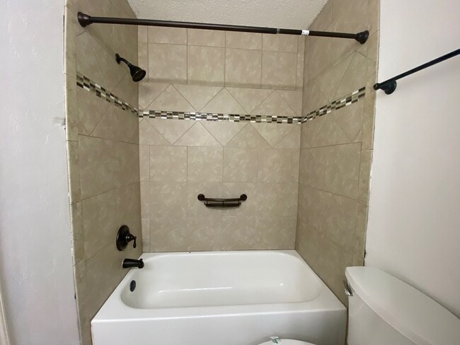 Building Photo - 1730 Beechwood Cir N