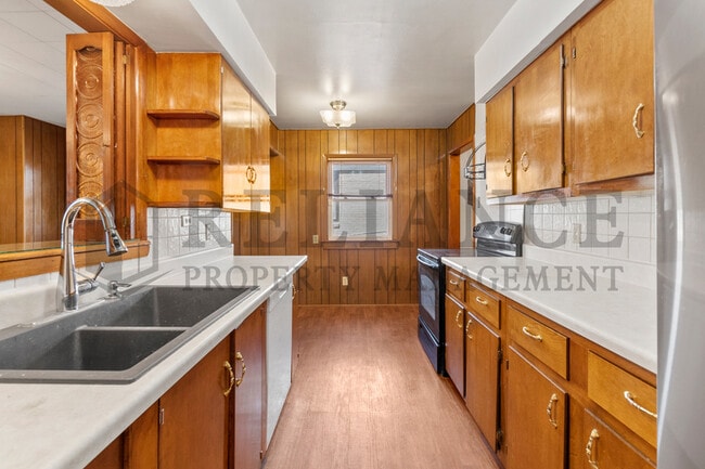 Building Photo - 1707 S Mission Rd