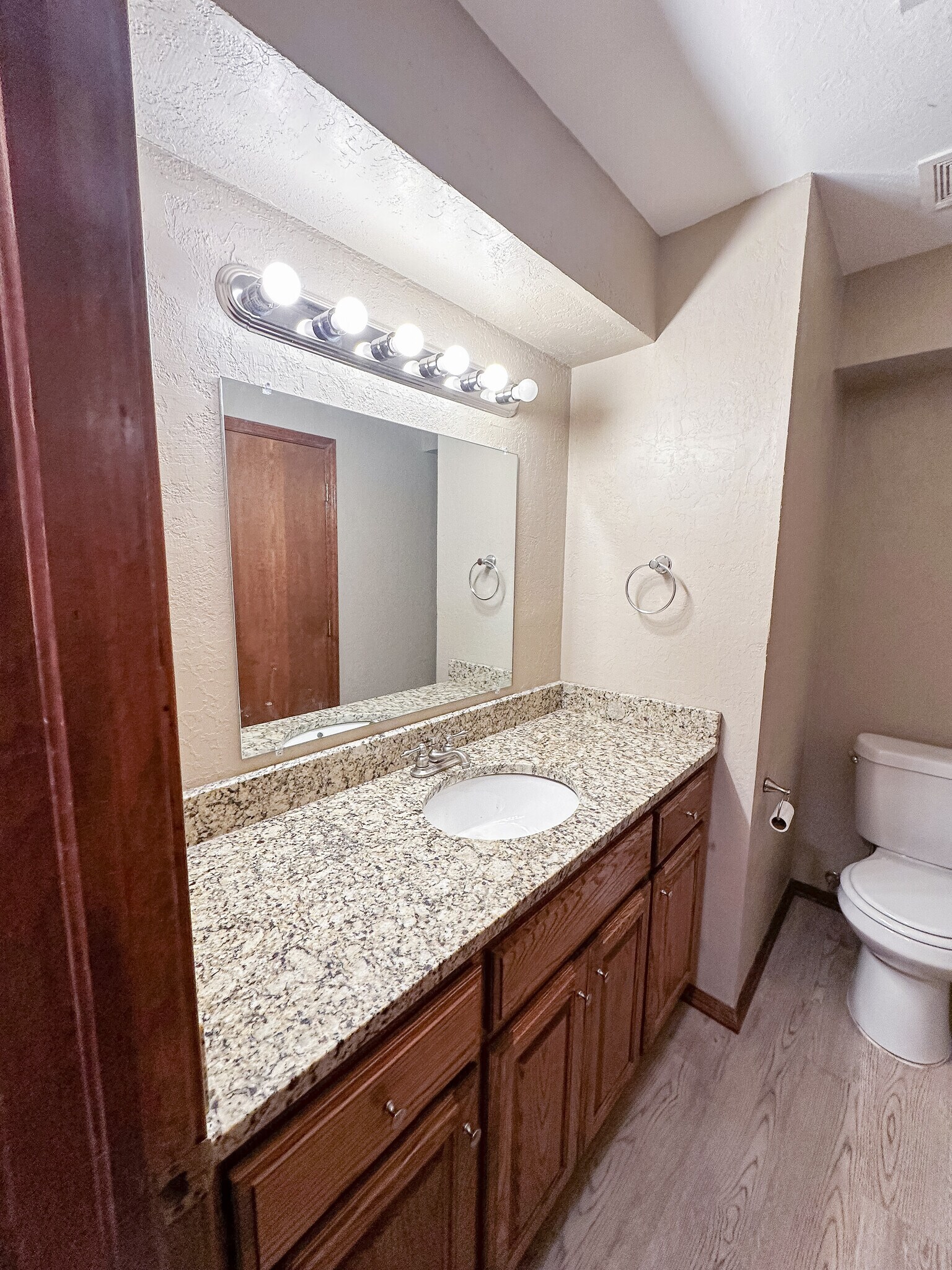 Building Photo - 4510 SW Wendy Dr