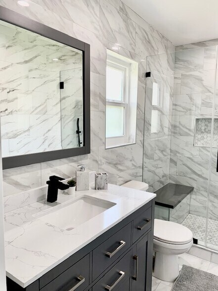 Building Photo - 5630 Vantage Ave