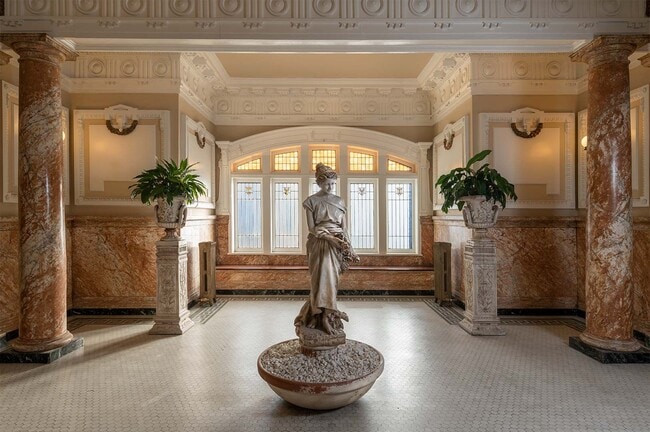 Interior Photo - De la Mar