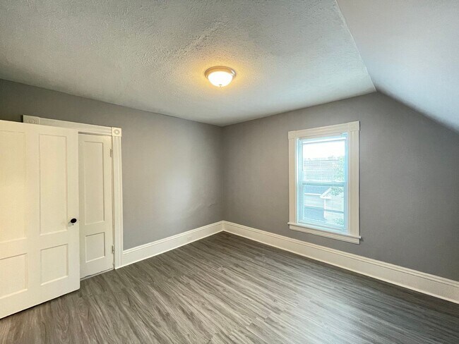 Building Photo - 357 Wilson St