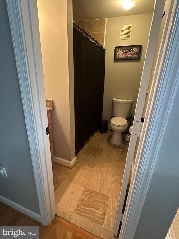 Building Photo - 314 V St NE