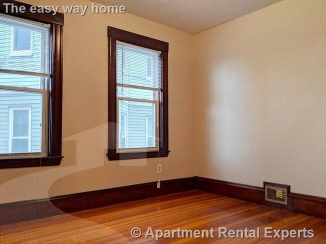 Building Photo - 11 New Hampshire Ave