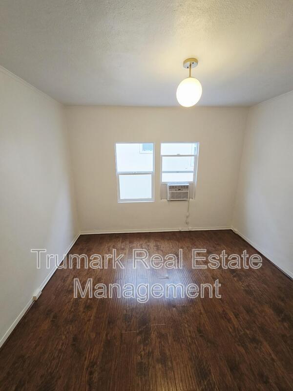 Building Photo - 4315 Avocado St