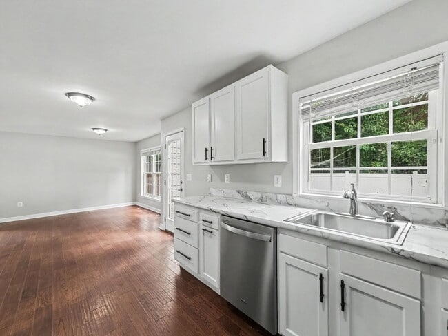 Building Photo - 242 5th St