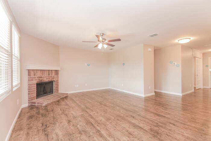 Building Photo - 1304 Cyprus Dr