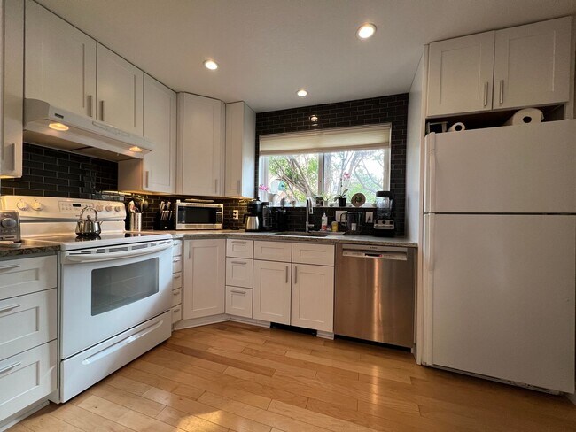 Building Photo - Nature’s Paradise in Shanahan Ridge - Fully Furnished