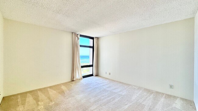 Building Photo - Available NOW - Highly Desired 2 BED 2 BAT...