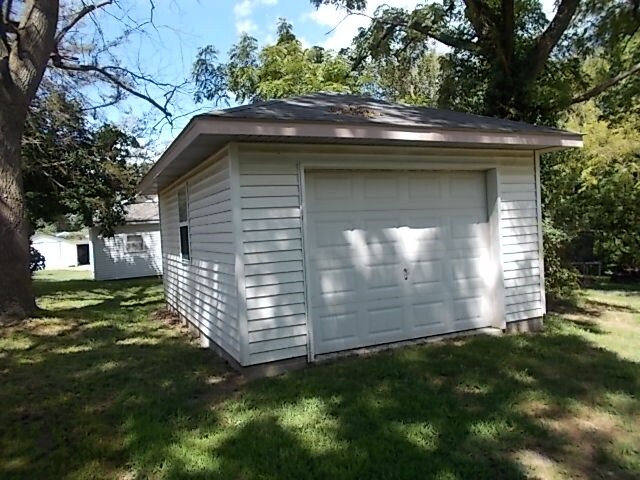 Building Photo - 804 Thurman St