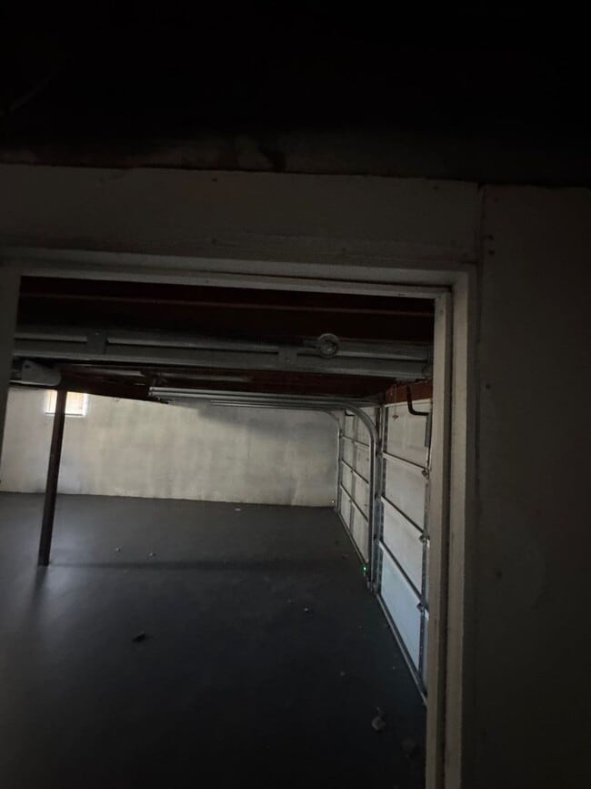 Building Photo - AVAILABLE NOW!! Oak Grove 3 Bed 2 Car garage!