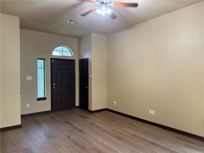 Building Photo - 2023 Turning Leaf Dr