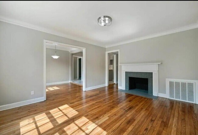 Building Photo - 676 Watson St