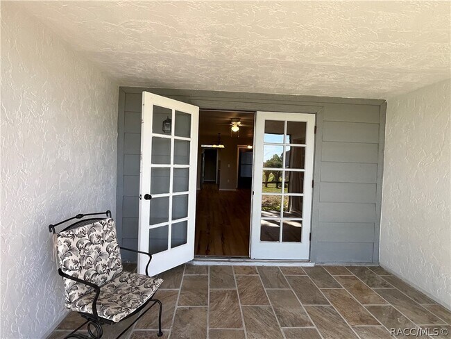 Building Photo - 790 E Gilchrist Ct