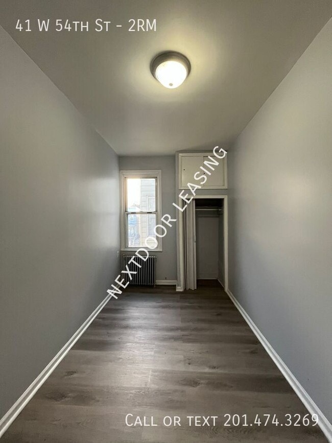 Building Photo - 41 W 54th St