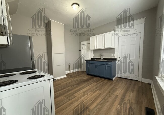 Building Photo - 440-440 Locust St