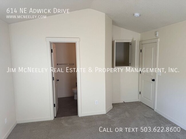 Building Photo - 614 NE Adwick Dr