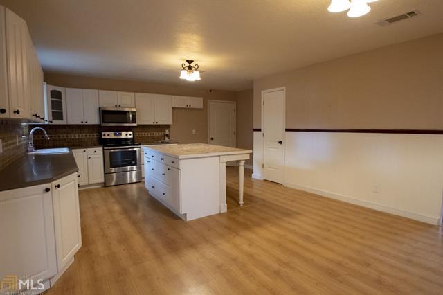 Building Photo - 831 Devon Dr