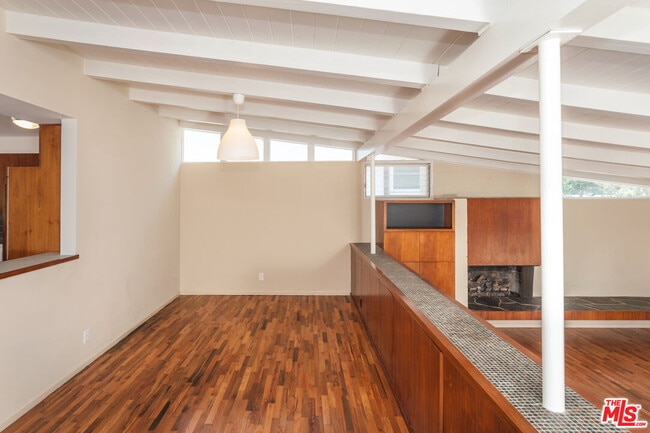 Building Photo - 694 San Lorenzo St